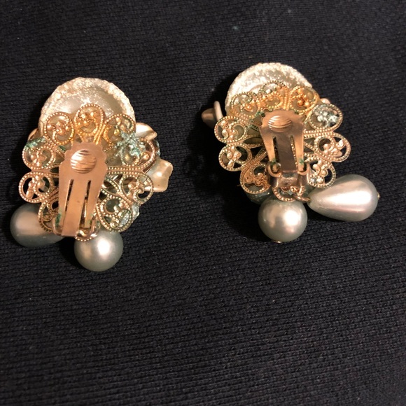 Vintage 1950s Pot-Pourri Clip on Earrings - Picture 3 of 5